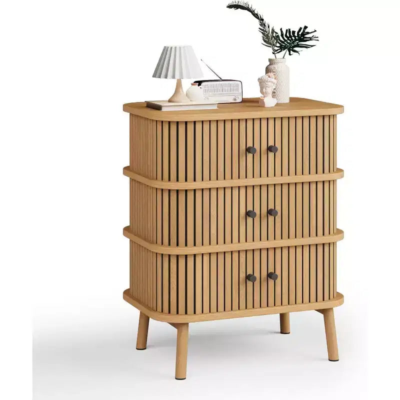 Commode à 3 tiroirs, Chiffonnier pour chambre à coucher, Table de chevet moderne du milieu du siècle, Commode en osier avec espace de rangement spacieux, poignées noires mates et pieds en bois