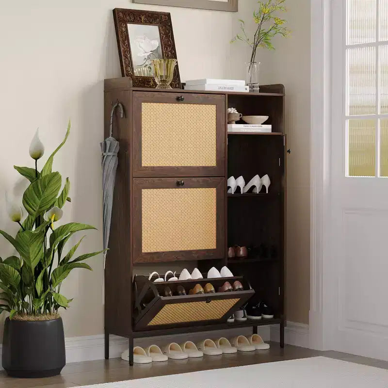 Meuble à chaussures 3 niveaux en rotin avec tiroirs basculants et étagères réglables, grille supérieure, organisateur de rangement de chaussures étroit pour entrée, couloir ou chambre
